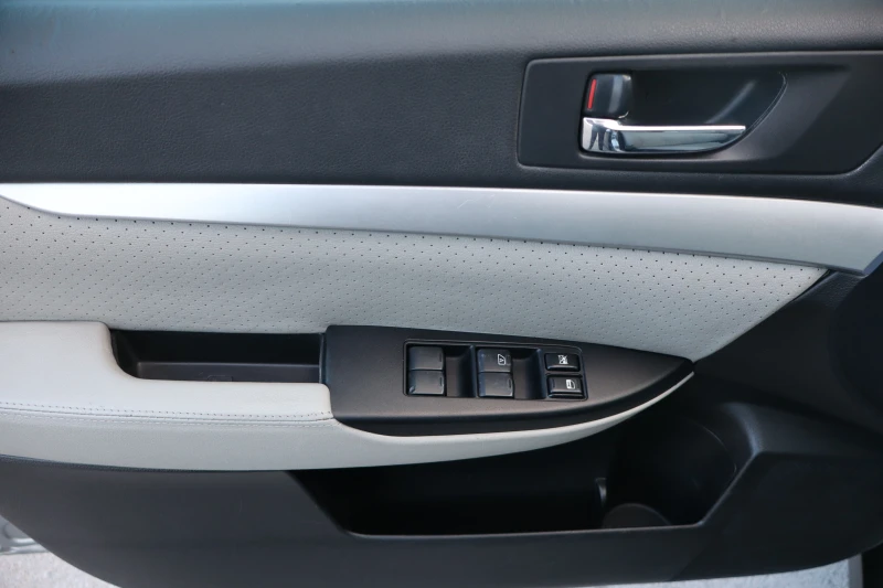 Subaru Outback 2.5I* GPL* TOP, снимка 7 - Автомобили и джипове - 52534671