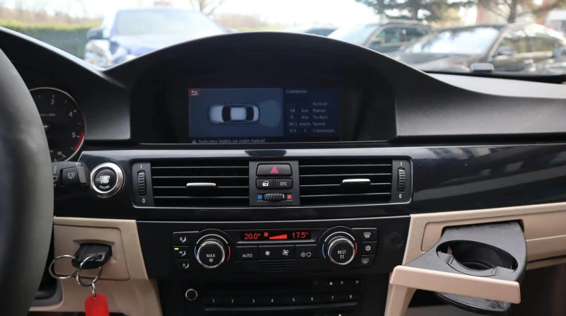 BMW 330 xDrive/BiXenon/PDC/Rain Sensor/Cruise Control, снимка 12 - Автомобили и джипове - 52647678