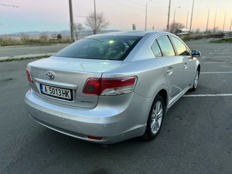Toyota Avensis 2.0, снимка 11 - Автомобили и джипове - 52818699