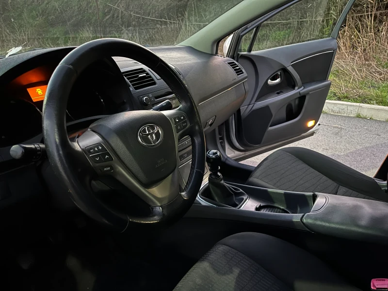 Toyota Avensis 2.0, снимка 9 - Автомобили и джипове - 52818699