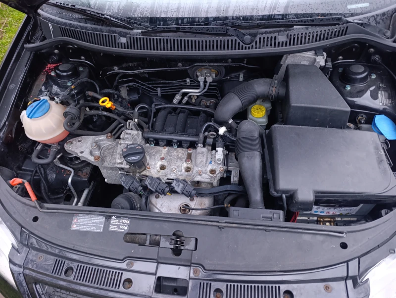 VW Polo 1.2 клима, снимка 8 - Автомобили и джипове - 53089689