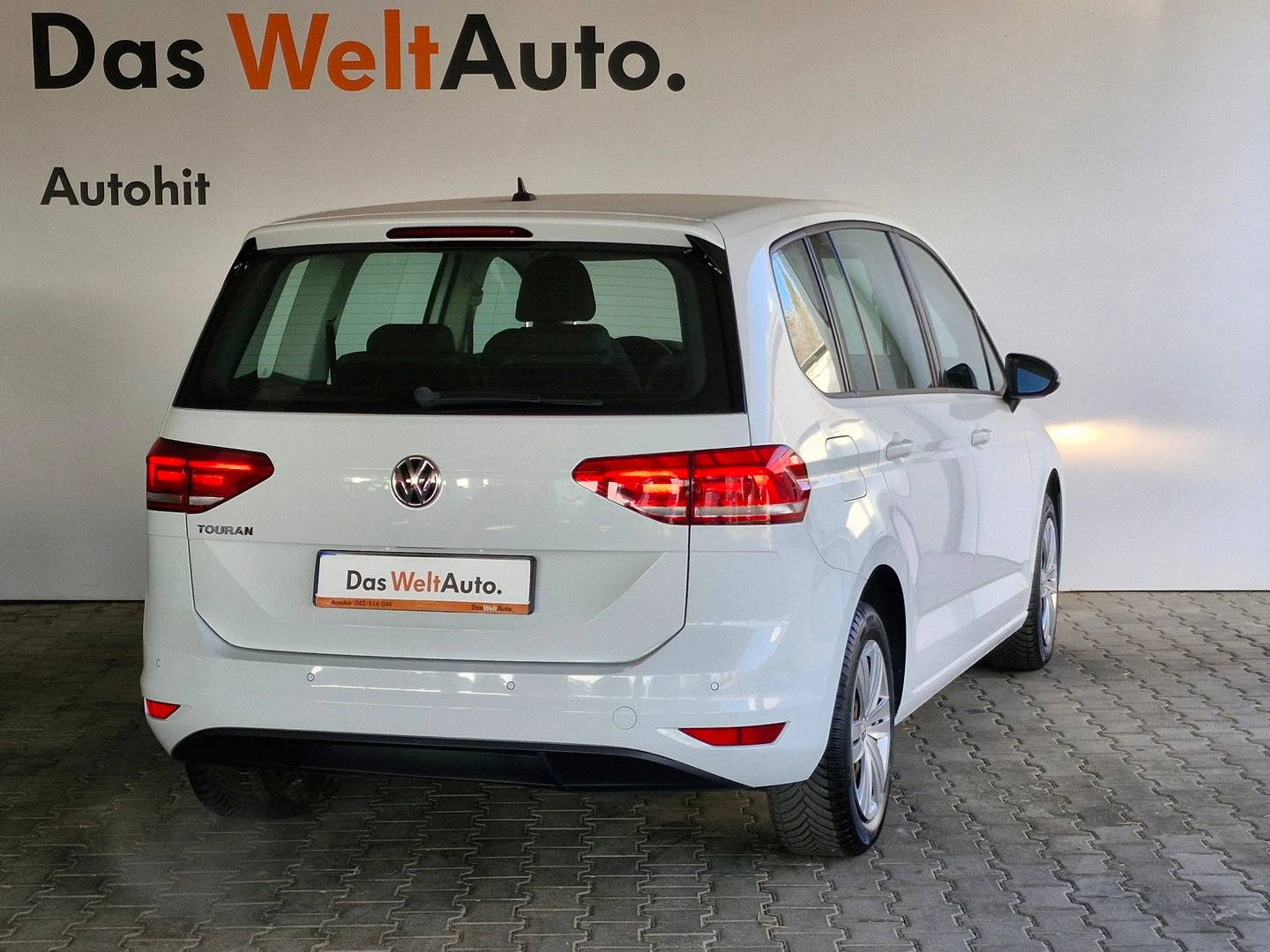 VW Touran Trendline 1.2TSI BMT, снимка 2 - Автомобили и джипове - 56420396