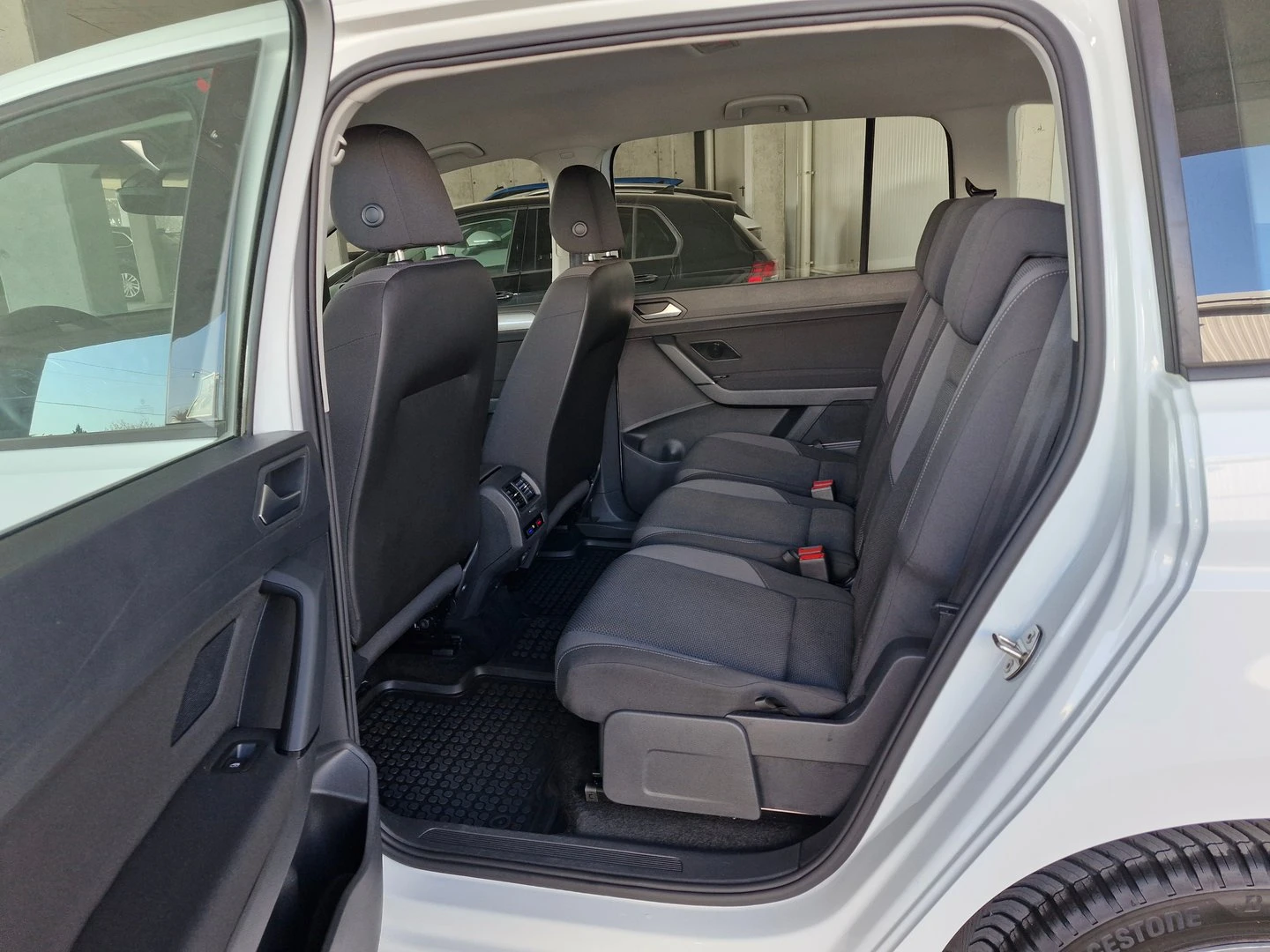 VW Touran Trendline 1.2TSI BMT | Mobile.bg   6