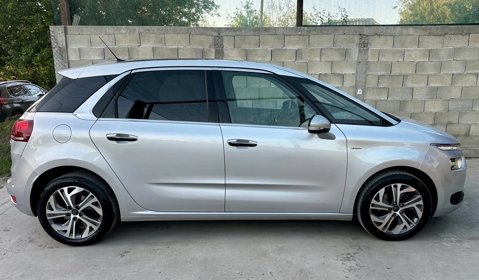 Citroen C4 Picasso 1.6 Blue-HDi Панорама, Exclusive, distronic, Лизин - изображение 6