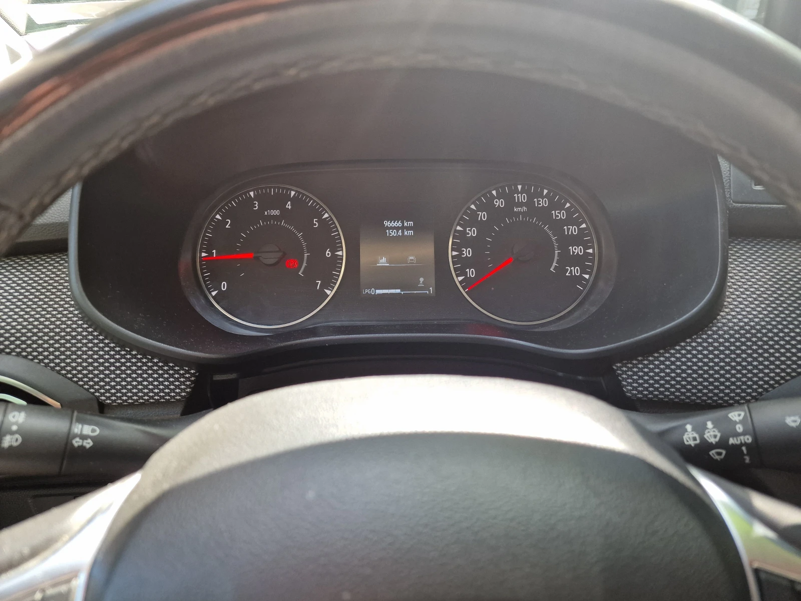 Dacia Sandero  - изображение 8