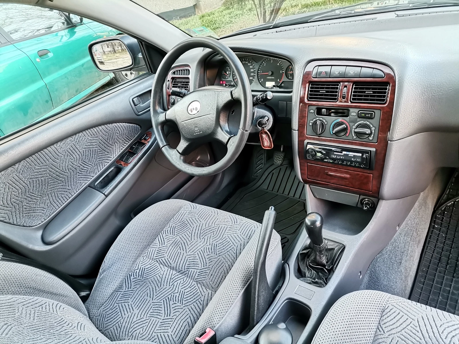 Toyota Avensis 2000, снимка 9 - Автомобили и джипове - 53725669