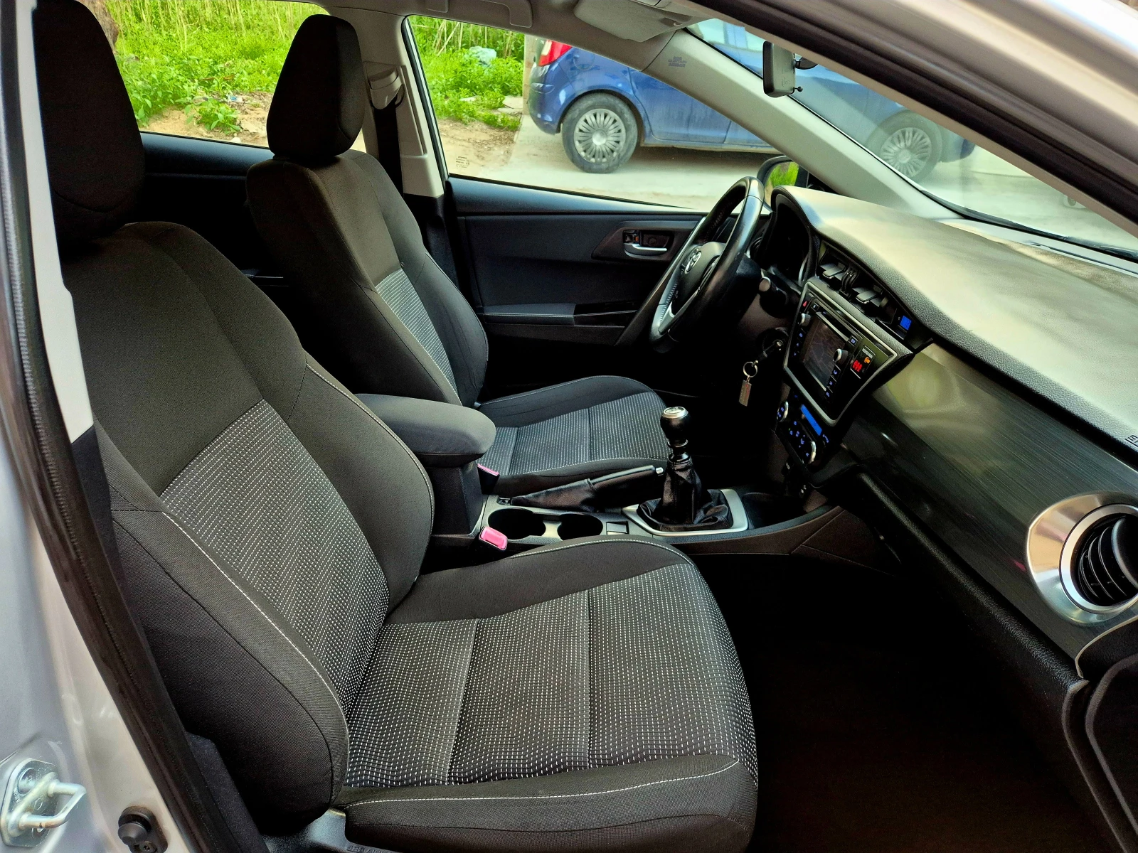 Toyota Auris 1.4d4d-navi-veriga-6speed-japan , снимка 14 - Автомобили и джипове - 54231576