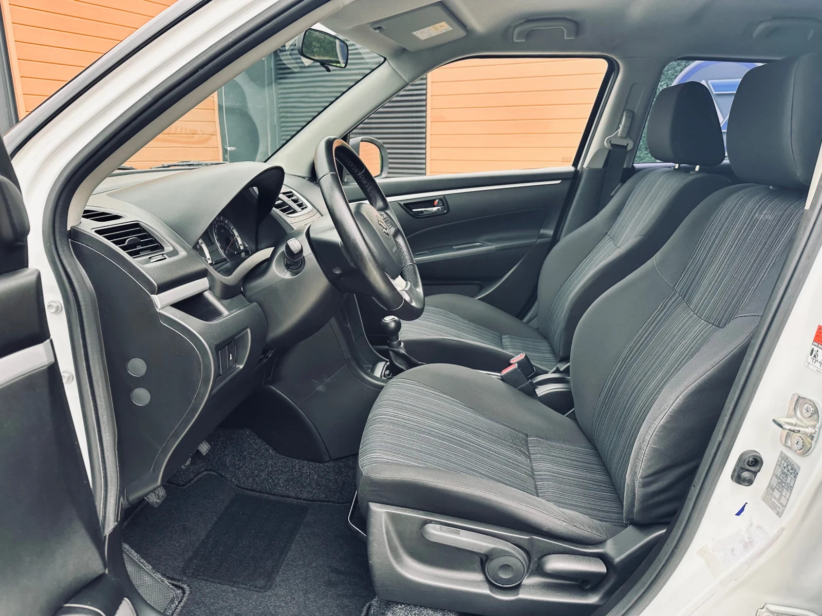 Suzuki Swift 1.3 multijet, снимка 9 - Автомобили и джипове - 54367468