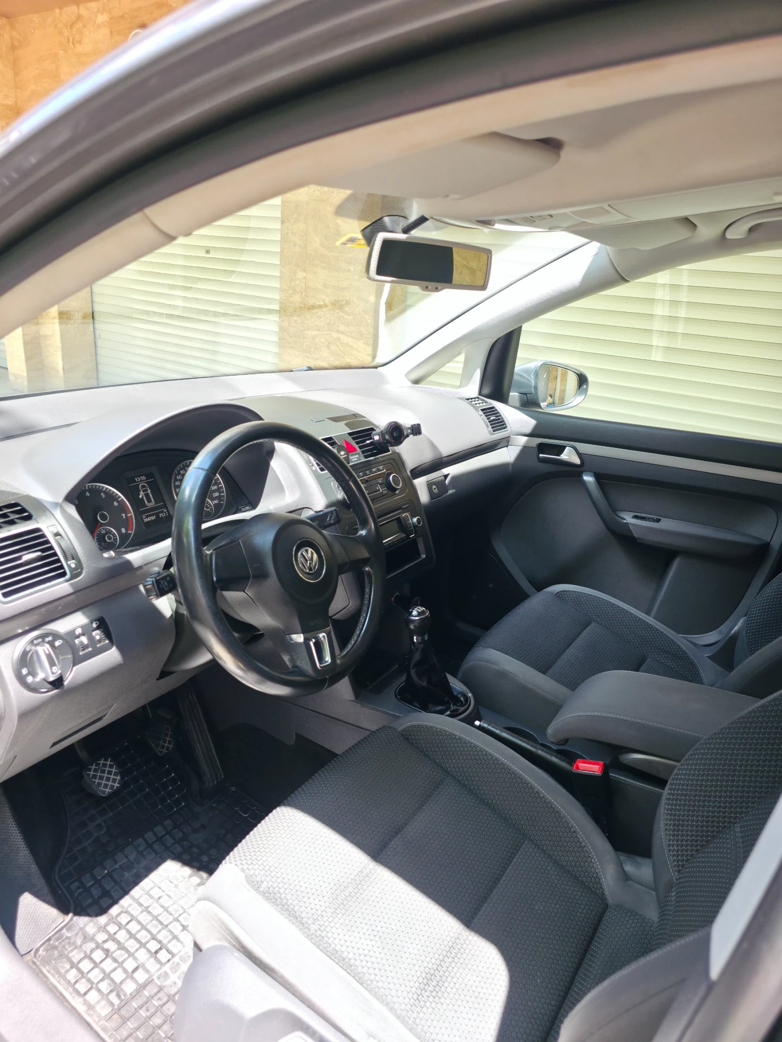 VW Touran EcoFuel 1.4 TSI, снимка 9 - Автомобили и джипове - 54728681