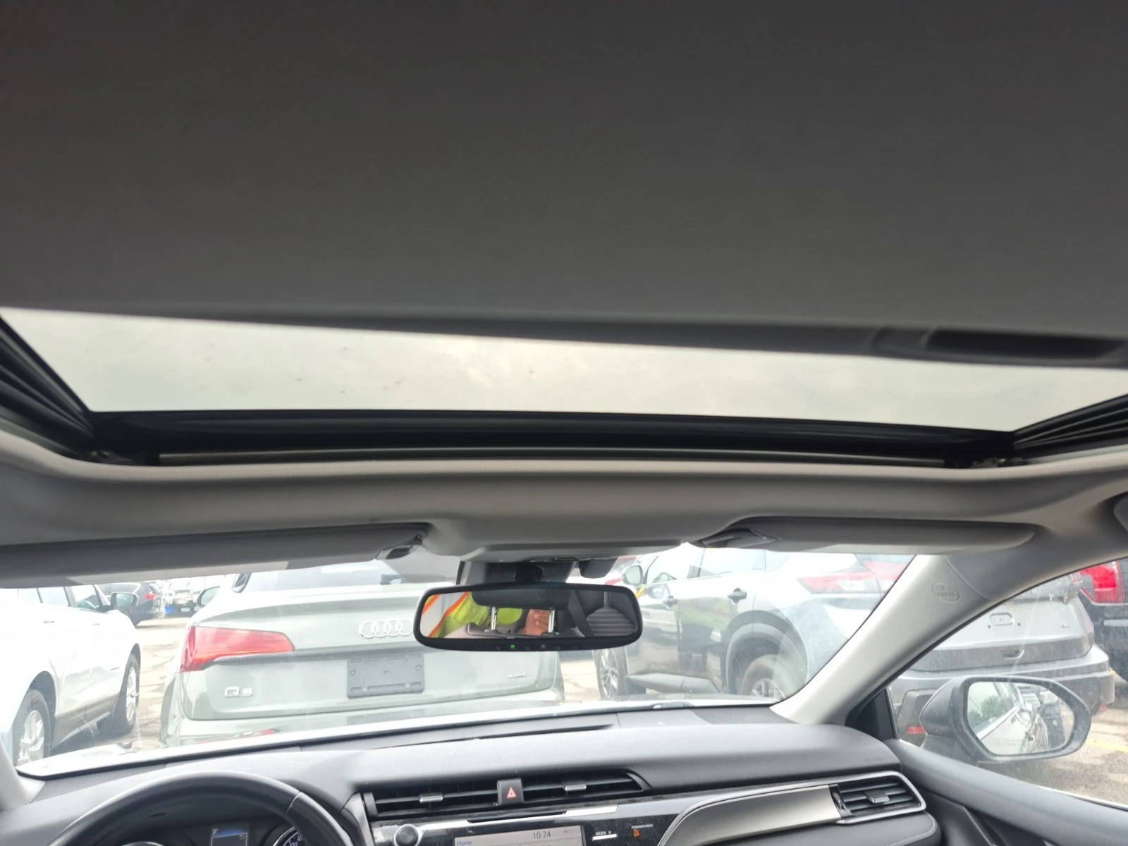 Toyota Camry HYBRID SE * * CARFAX * * АВТО КРЕДИТ * * , снимка 8 - Автомобили и джипове - 54856799