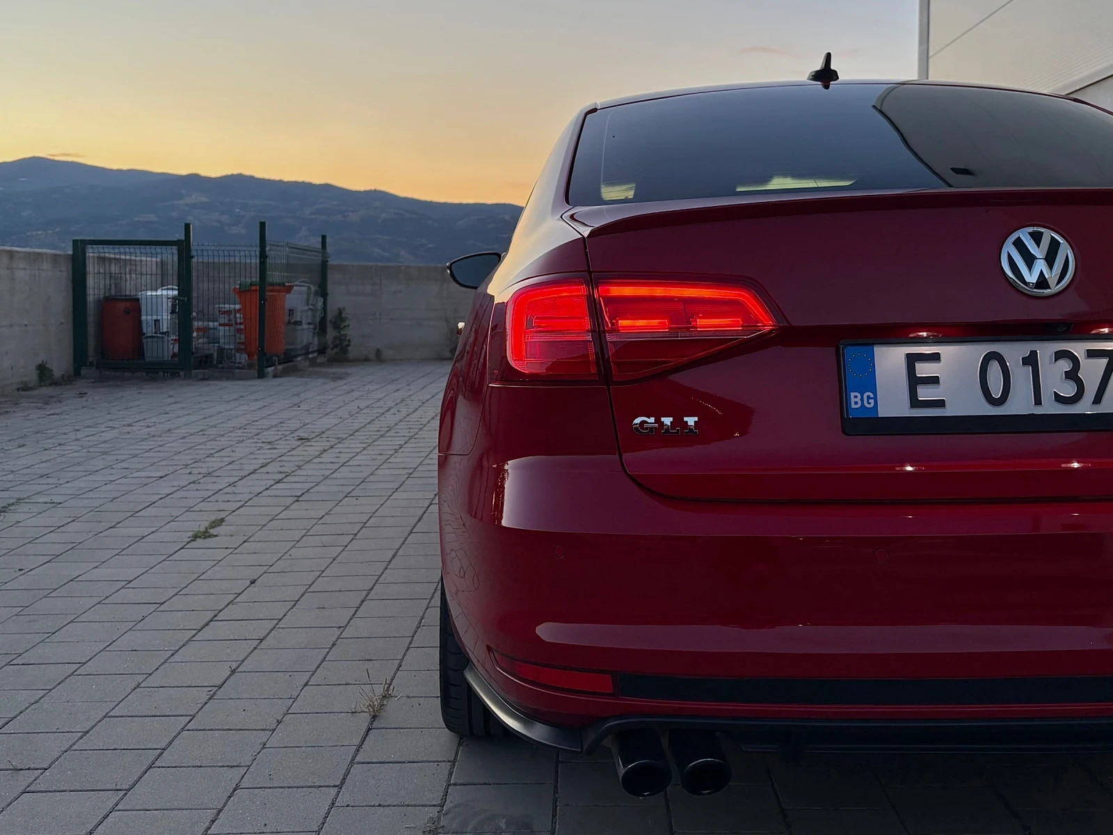VW Jetta Gli 2.0TSi 211к.с 103х.Км 2018 Шибедах Евро6 , снимка 7 - Автомобили и джипове - 54906498