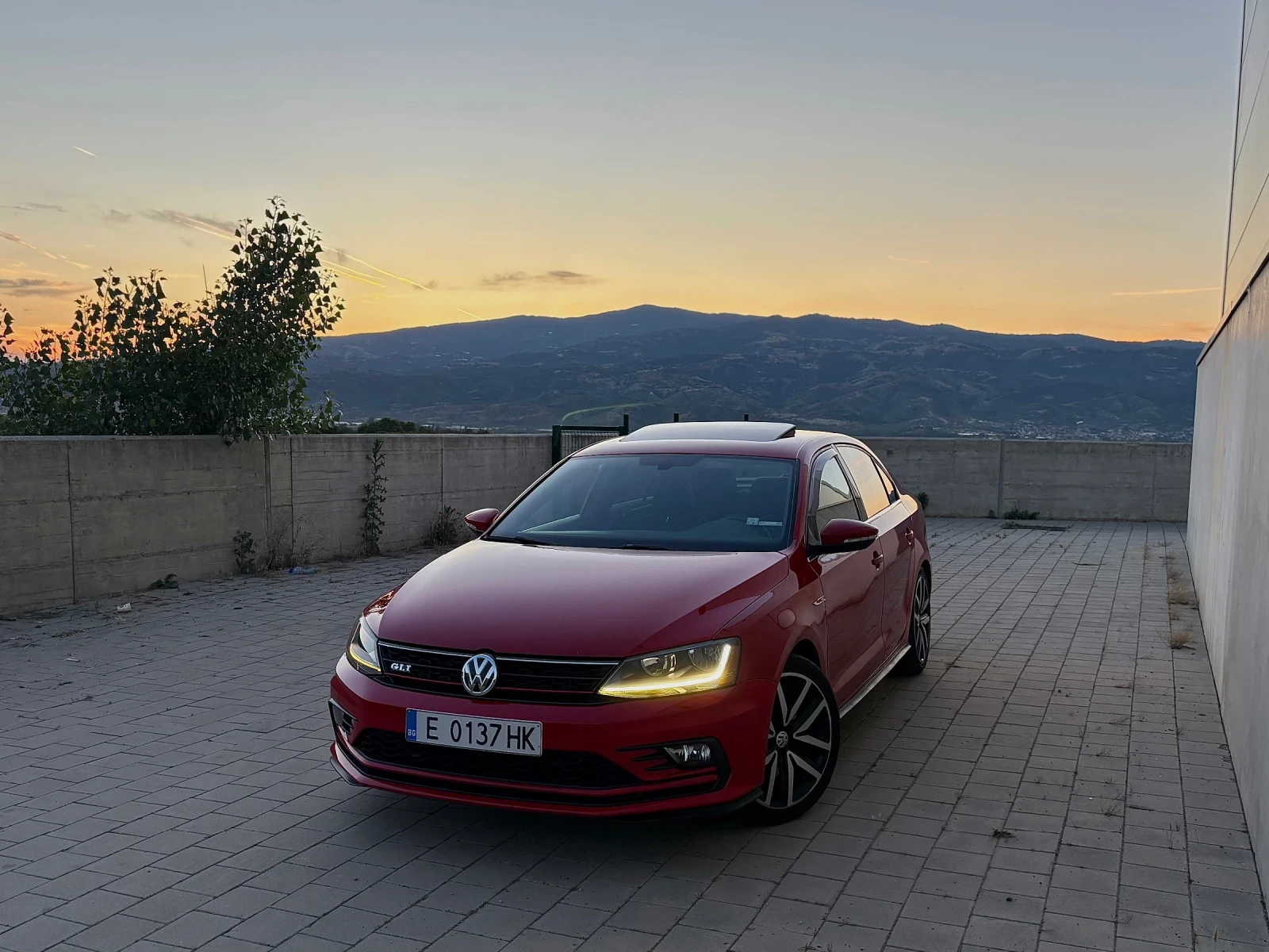 VW Jetta Gli 2.0TSi 211к.с 103х.Км 2018 Шибедах Евро6 , снимка 3 - Автомобили и джипове - 54906498