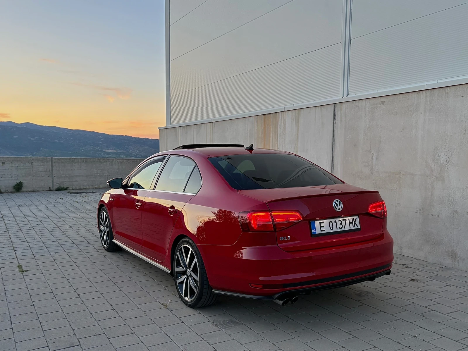 VW Jetta Gli 2.0TSi 211к.с 103х.Км 2018 Шибедах Евро6 , снимка 5 - Автомобили и джипове - 54906498