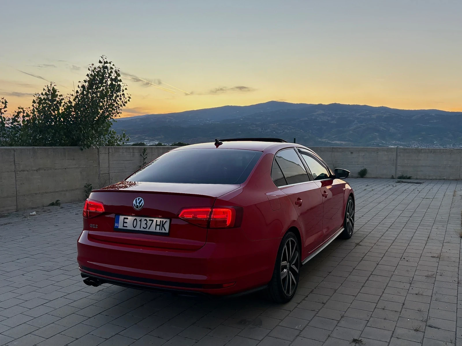 VW Jetta Gli 2.0TSi 211к.с 103х.Км 2018 Шибедах Евро6 , снимка 6 - Автомобили и джипове - 54906498