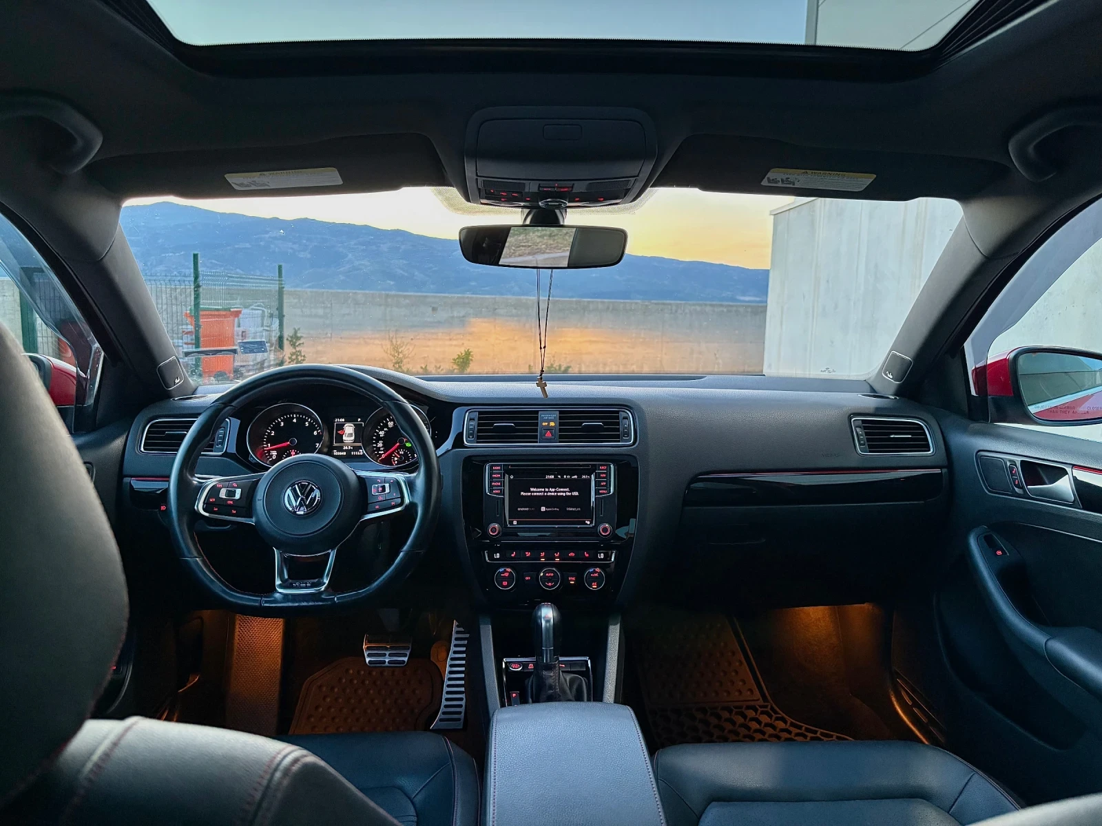 VW Jetta Gli 2.0TSi 211к.с 103х.Км 2018 Шибедах Евро6 , снимка 9 - Автомобили и джипове - 54906498