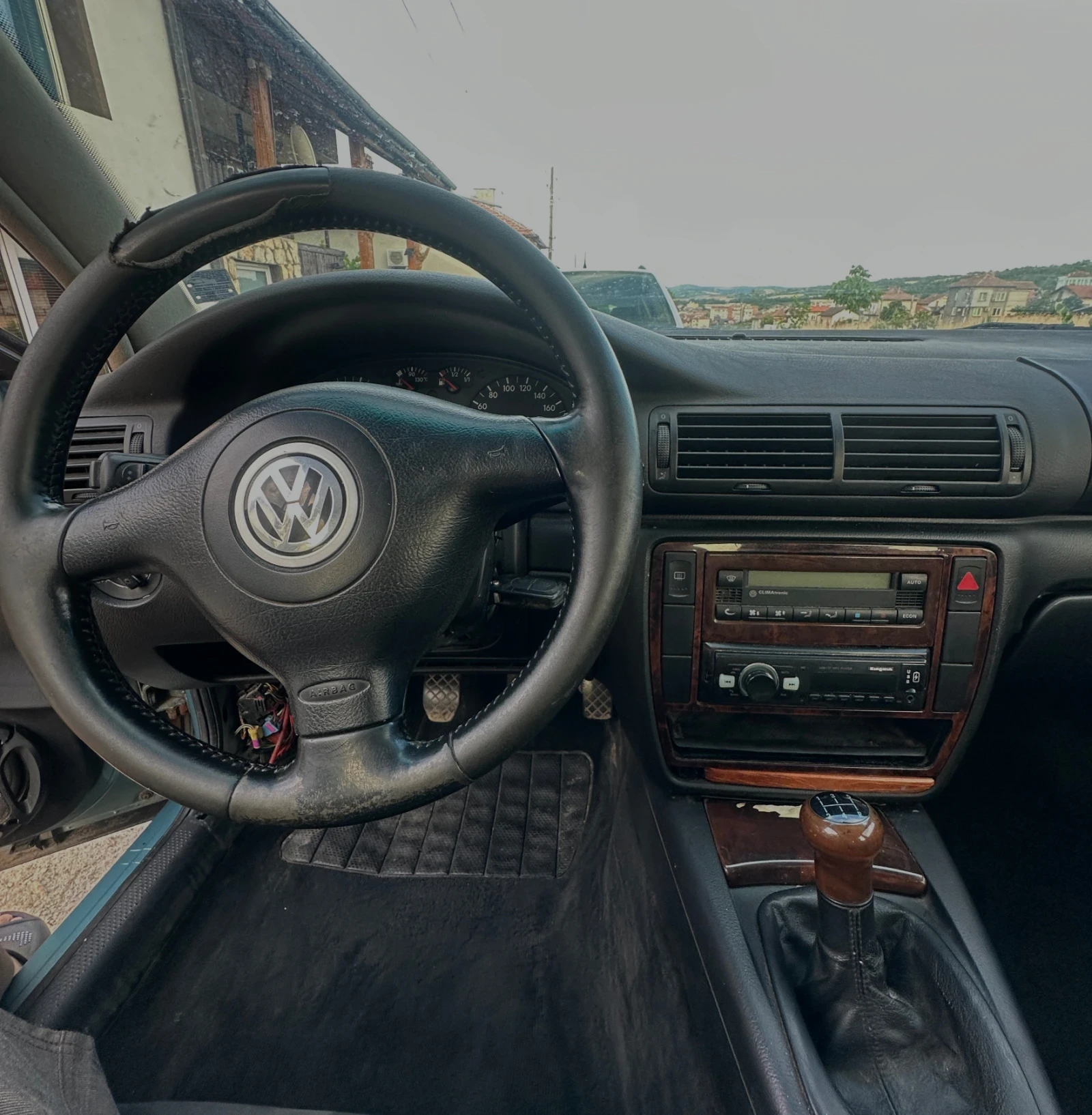VW Passat 1.9 TDI, снимка 7 - Автомобили и джипове - 54982462