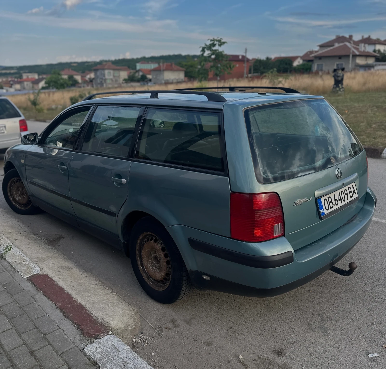 VW Passat 1.9 TDI, снимка 3 - Автомобили и джипове - 54982462
