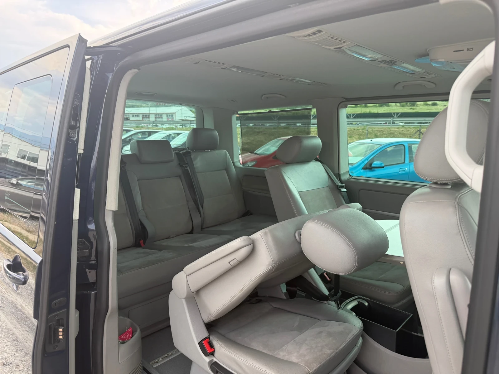 VW Multivan 2.0TDI, снимка 11 - Автомобили и джипове - 55037963