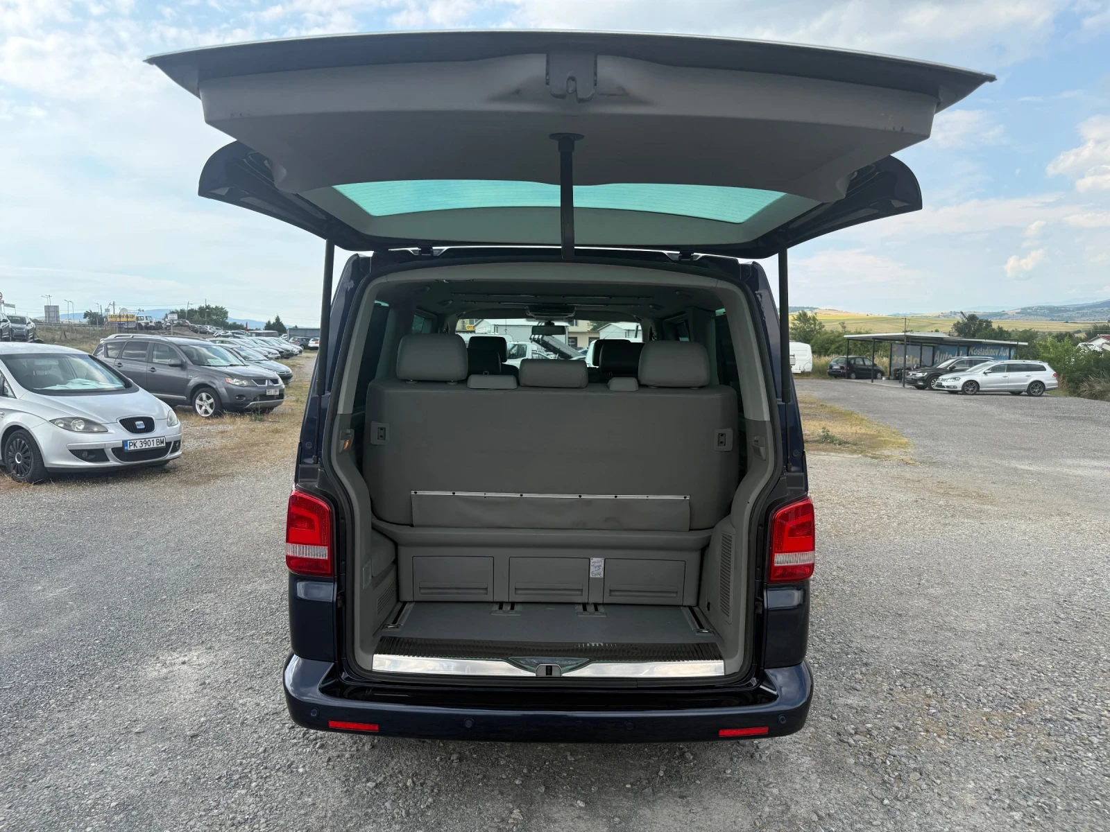 VW Multivan 2.0TDI, снимка 12 - Автомобили и джипове - 55037963
