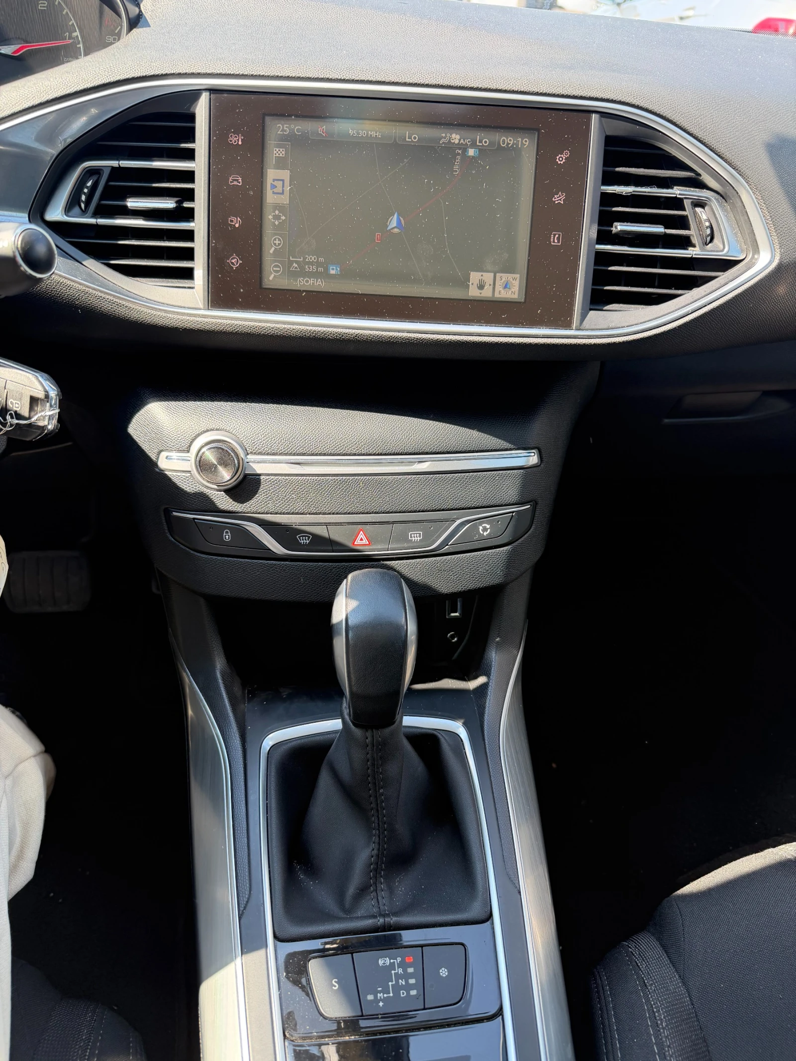 Peugeot 308 2.0HDI Allure AVTOMAT/NAVI/PANORAMA EURO 6, снимка 15 - Автомобили и джипове - 55059153