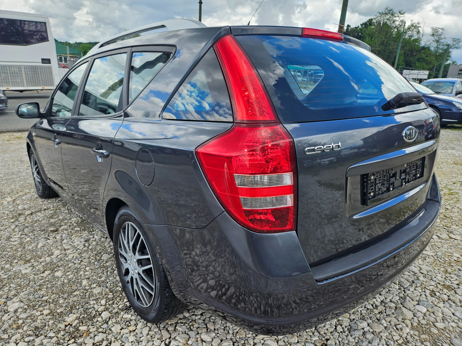Kia Ceed 1.4 , снимка 6 - Автомобили и джипове - 55096468