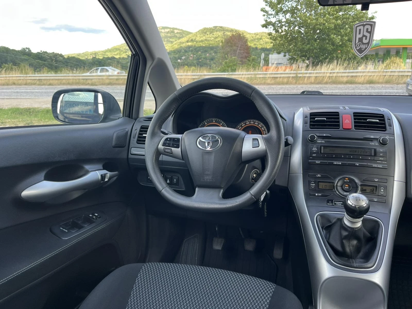 Toyota Auris FACE 1.4 D4D 90кс 6 СКОРОСТИ КЛИМАТРОНИК ПЕРФЕКТНА, снимка 12 - Автомобили и джипове - 55180259