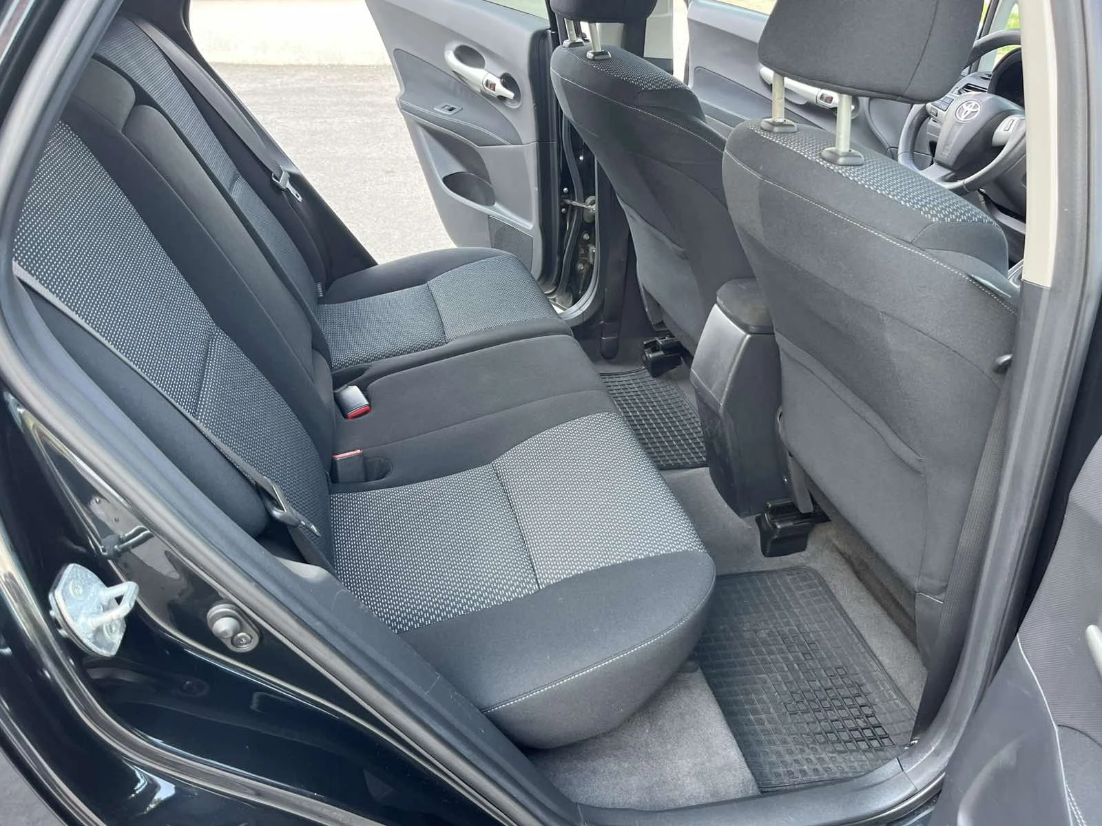 Toyota Auris FACE 1.4 D4D 90кс 6 СКОРОСТИ КЛИМАТРОНИК ПЕРФЕКТНА, снимка 10 - Автомобили и джипове - 55180259