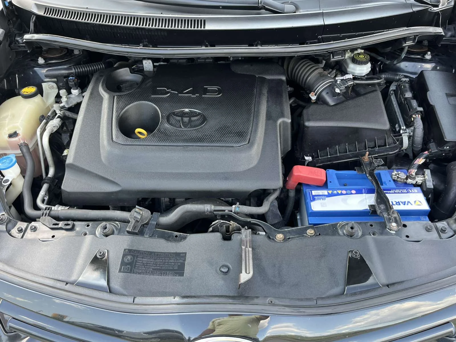 Toyota Auris FACE 1.4 D4D 90кс 6 СКОРОСТИ КЛИМАТРОНИК ПЕРФЕКТНА, снимка 16 - Автомобили и джипове - 55180259