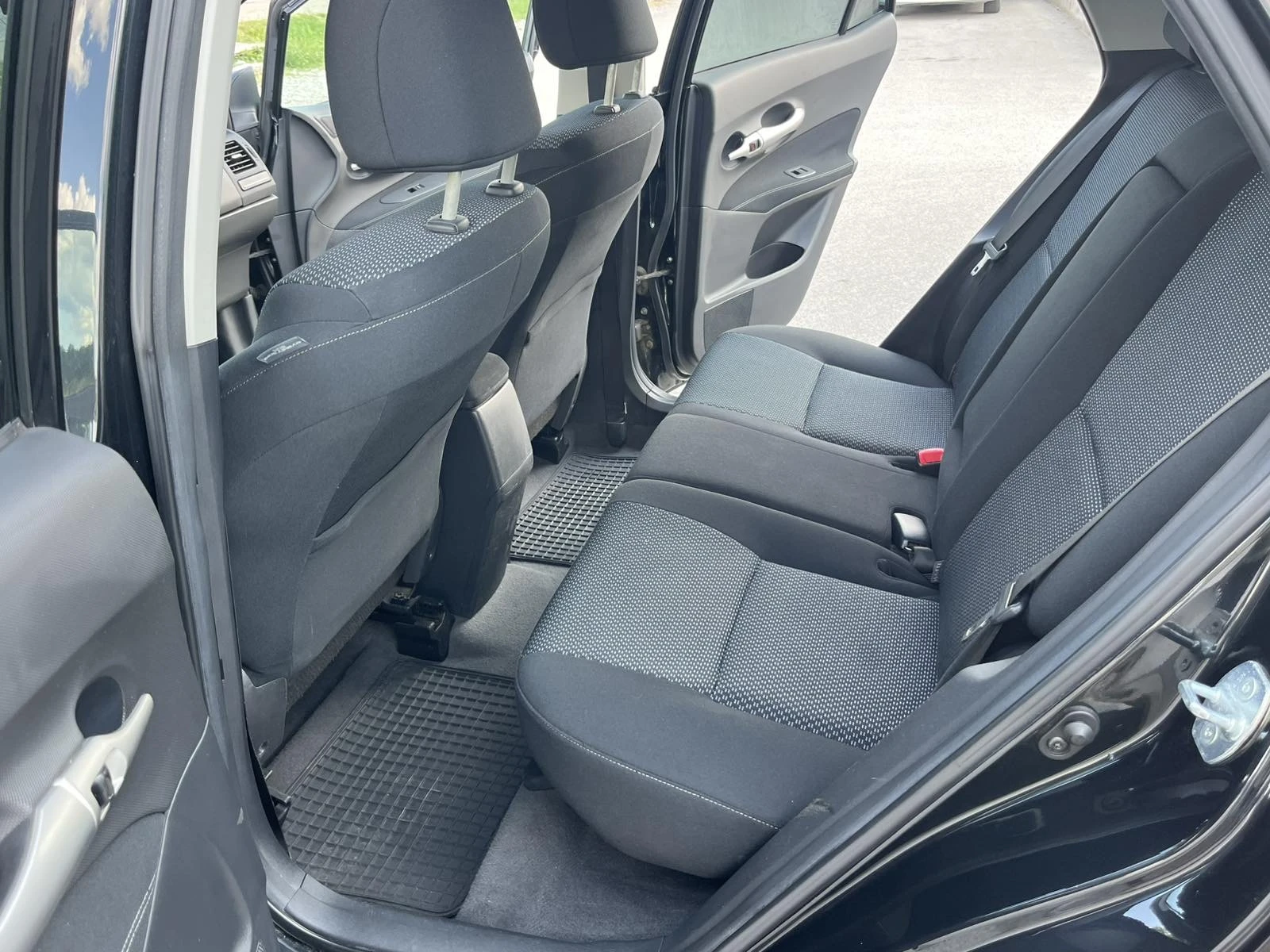 Toyota Auris FACE 1.4 D4D 90кс 6 СКОРОСТИ КЛИМАТРОНИК ПЕРФЕКТНА, снимка 9 - Автомобили и джипове - 55180259