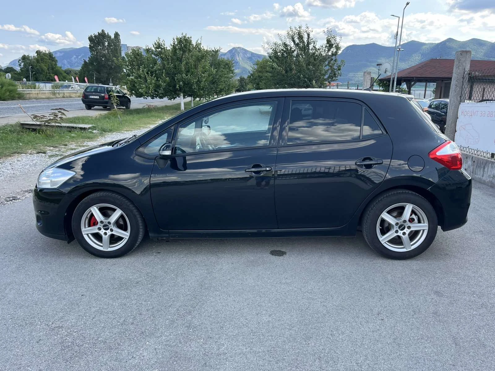 Toyota Auris FACE 1.4 D4D 90кс 6 СКОРОСТИ КЛИМАТРОНИК ПЕРФЕКТНА, снимка 6 - Автомобили и джипове - 55180259