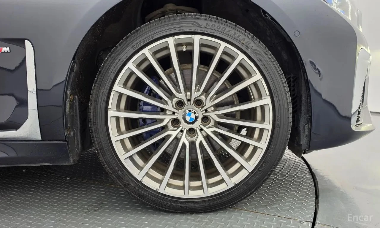 BMW 740 Li xDrive MSport Package / Всички екстри за модела, снимка 5 - Автомобили и джипове - 55949192
