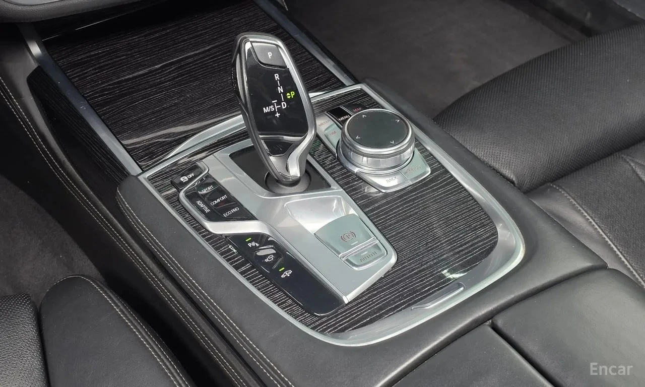 BMW 740 Li xDrive MSport Package / Всички екстри за модела, снимка 9 - Автомобили и джипове - 55949192
