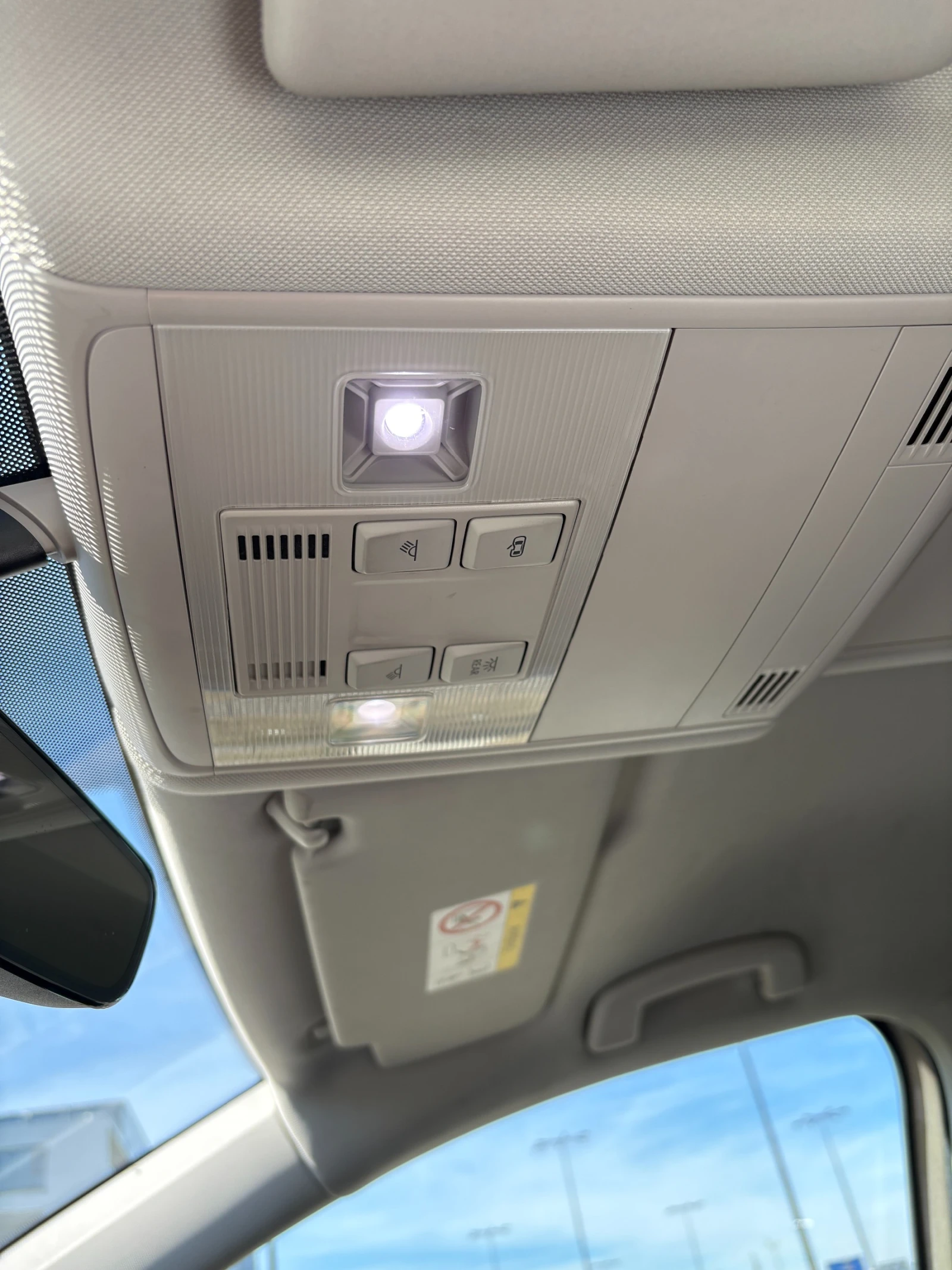 VW Touran, снимка 17 - Автомобили и джипове - 56602512