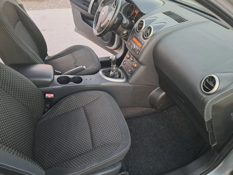 Nissan Qashqai 1.5DCi, снимка 11 - Автомобили и джипове - 47371318