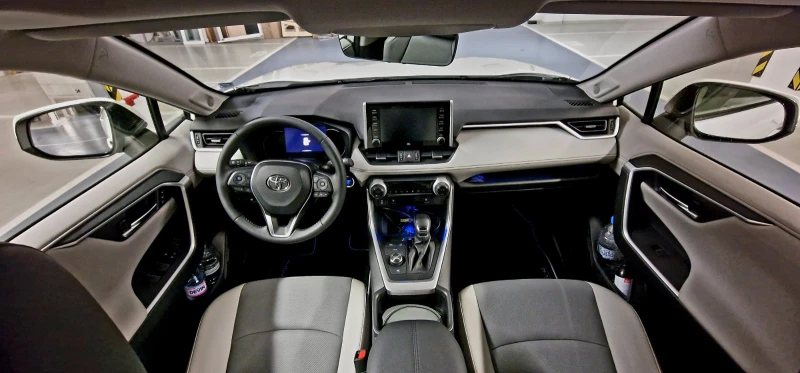 Toyota Rav4 Luxury Premium, снимка 3 - Автомобили и джипове - 53300562