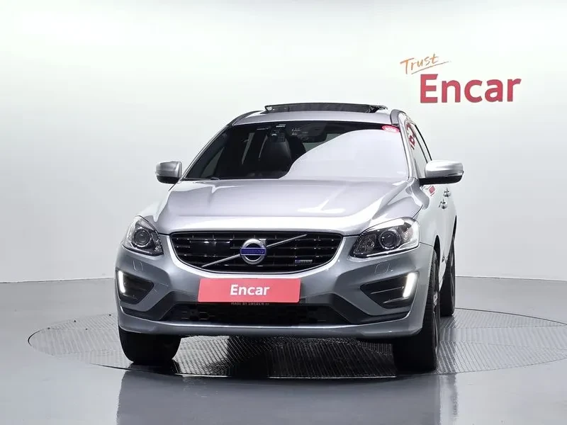 Volvo XC60 T6 R-Design 1St Generation, снимка 3 - Автомобили и джипове - 56656047