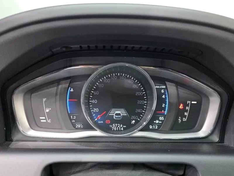 Volvo XC60 T6 R-Design 1St Generation, снимка 8 - Автомобили и джипове - 56656047