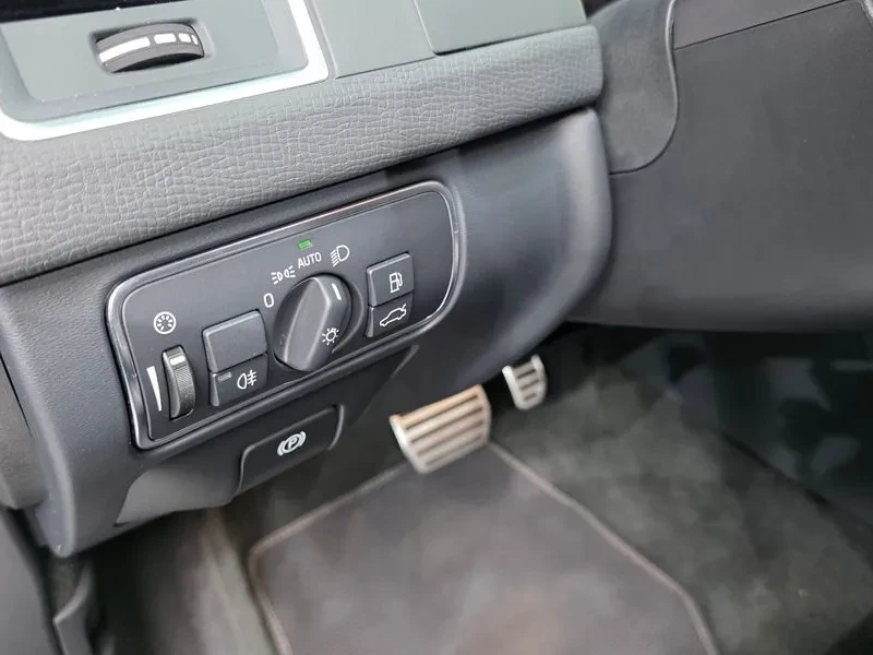 Volvo XC60 T6 R-Design 1St Generation, снимка 17 - Автомобили и джипове - 56656047