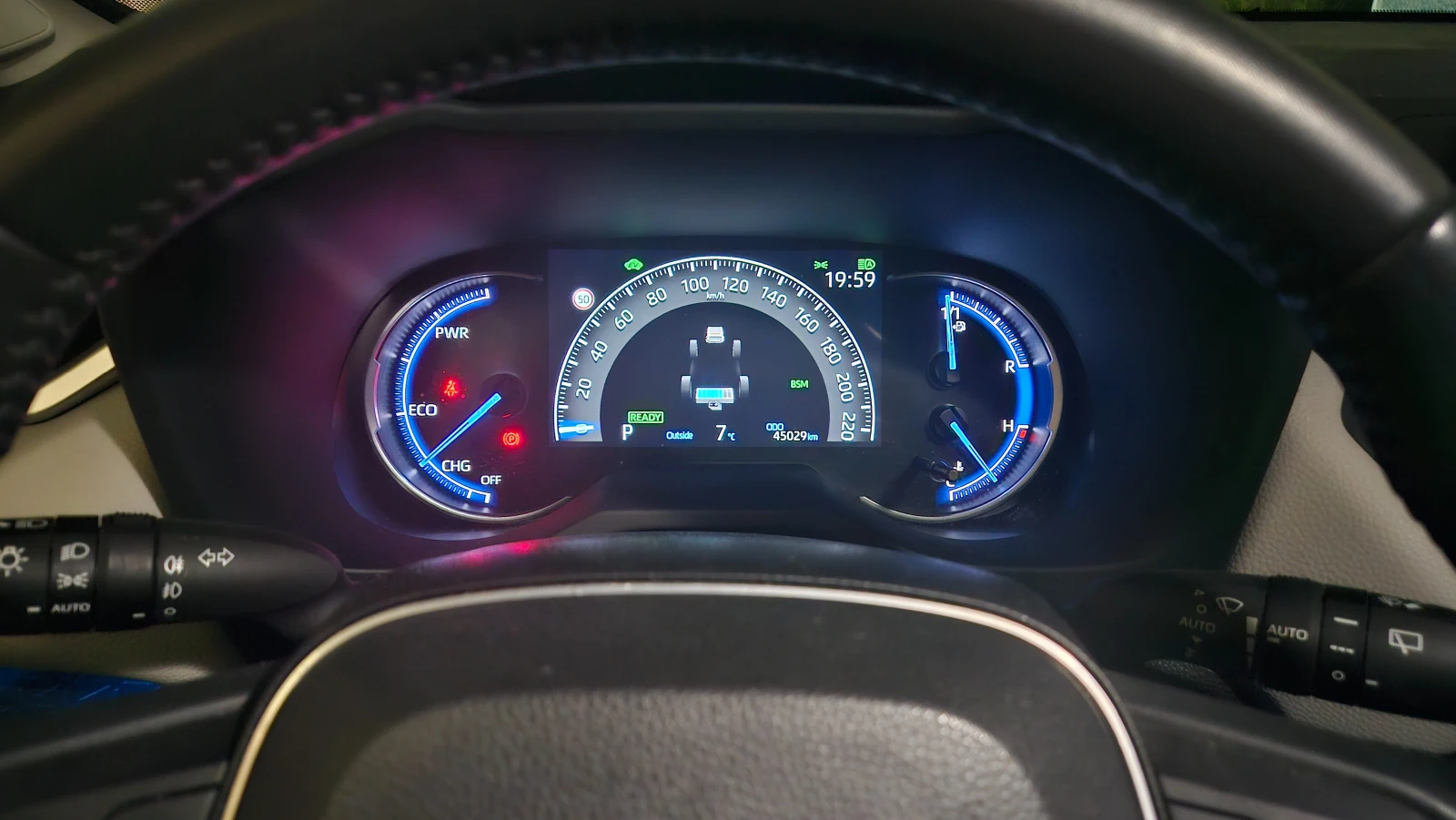 Toyota Rav4 Luxury Premium - изображение 10