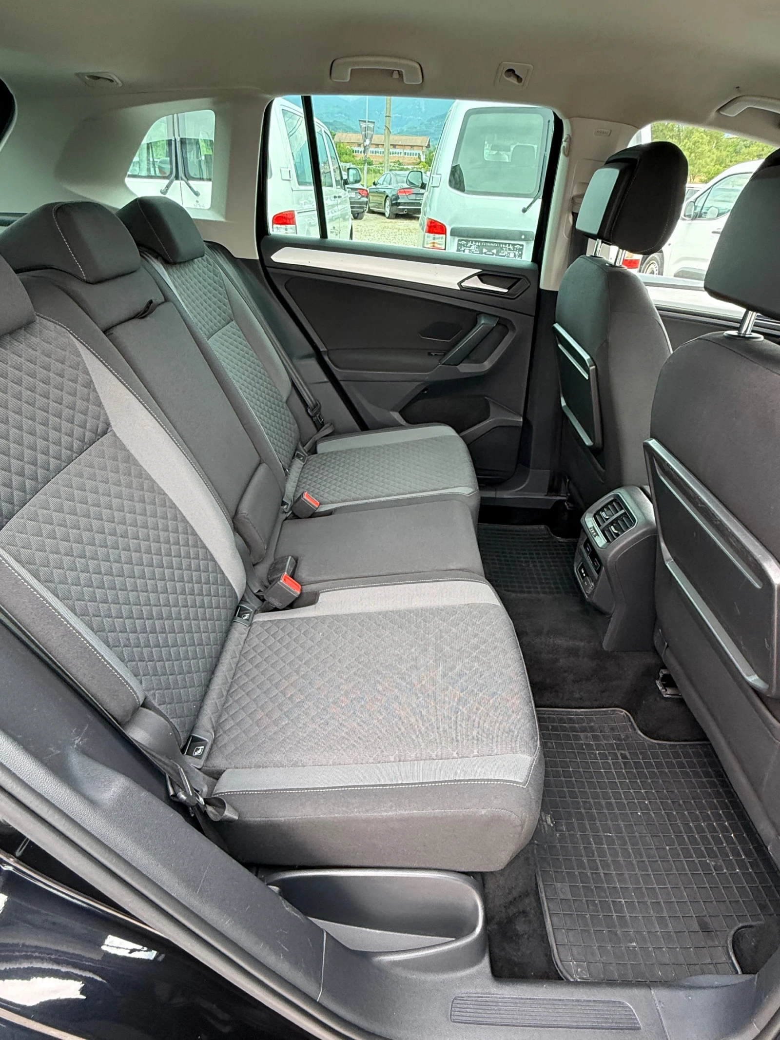 VW Tiguan, снимка 13 - Автомобили и джипове - 54749229