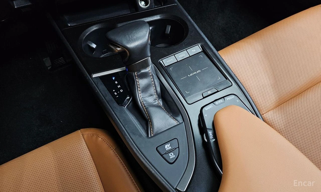 Lexus UX 250h 2.0* 2WD* ПОДГРЕВ* ОБДУХВАНЕ, снимка 8 - Автомобили и джипове - 54879808
