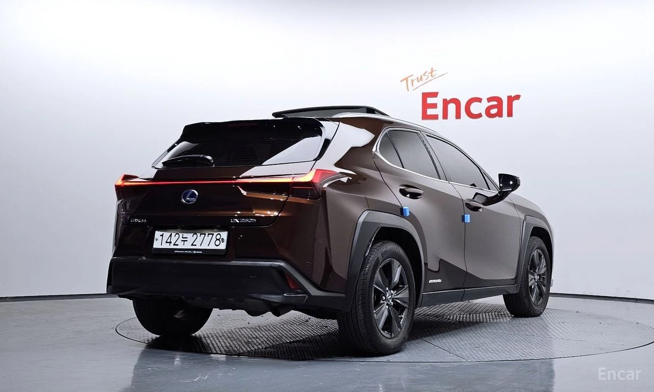 Lexus UX 250h 2.0* 2WD* ПОДГРЕВ* ОБДУХВАНЕ, снимка 2 - Автомобили и джипове - 54879808