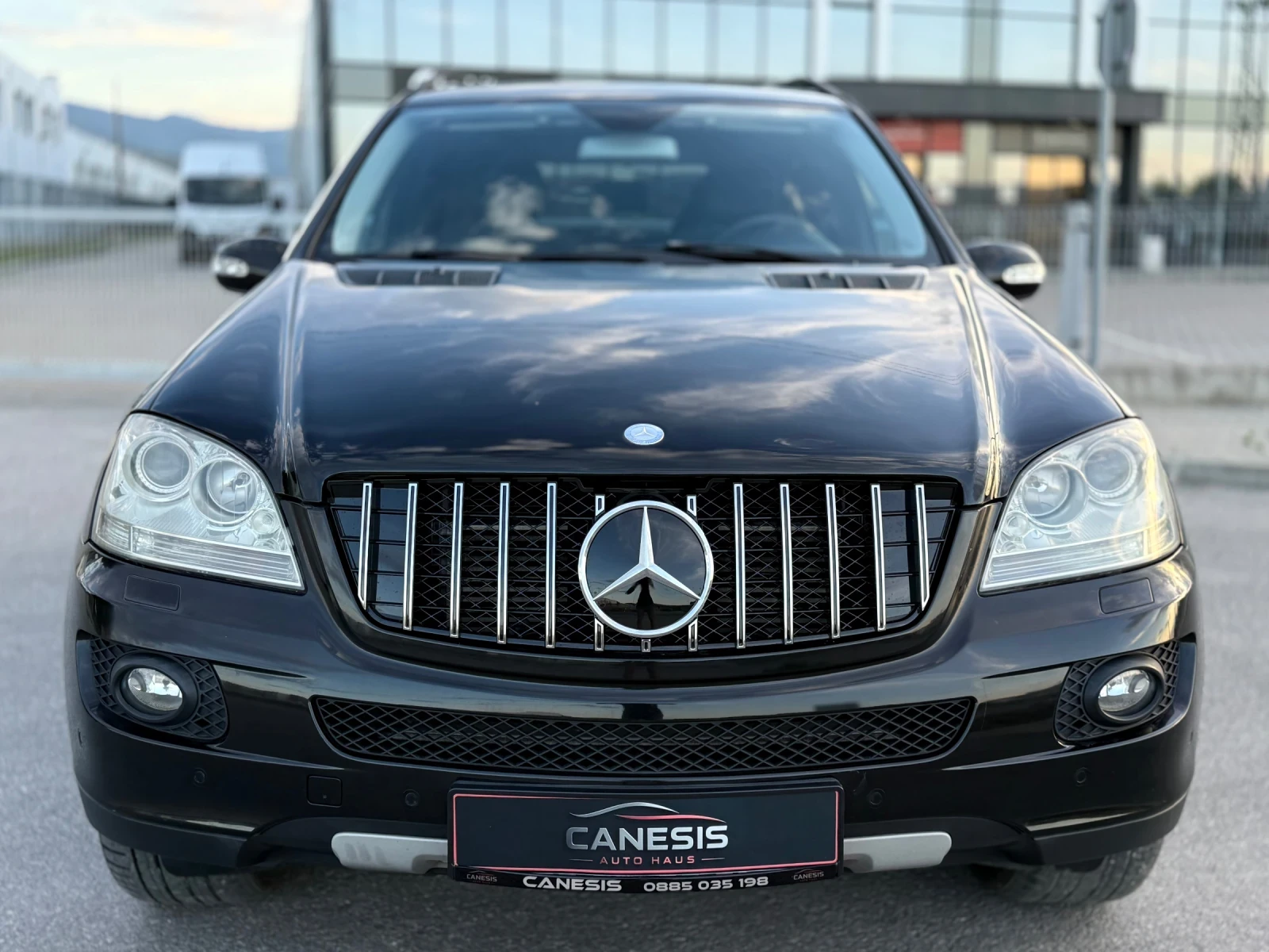 Mercedes-Benz ML 320 V6* POGREV* NAVI* CHROME PACKET* НА ПРУЖИНИ* ЛЮК, снимка 2 - Автомобили и джипове - 54982648
