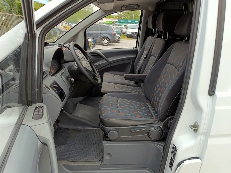 Mercedes-Benz Vito 111 2.2 CDi* АВТОМАТИК* КЛИМАТИК* НОВ ВНОС* , снимка 9 - Бусове и автобуси - 45539513