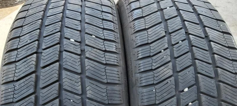 Гуми Зимни 225/40R18, снимка 1 - Гуми и джанти - 30362226