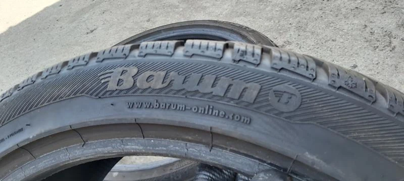 Гуми Зимни 225/40R18, снимка 4 - Гуми и джанти - 30362226