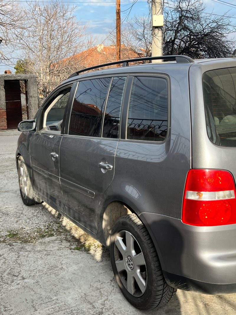 VW Touran, снимка 3 - Автомобили и джипове - 46068007