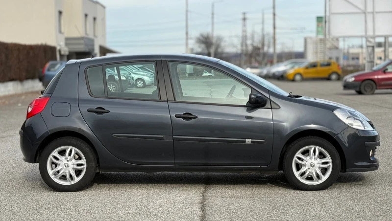 Renault Clio 1.6i * Автоматик* * Климатроник* , снимка 8 - Автомобили и джипове - 48444647