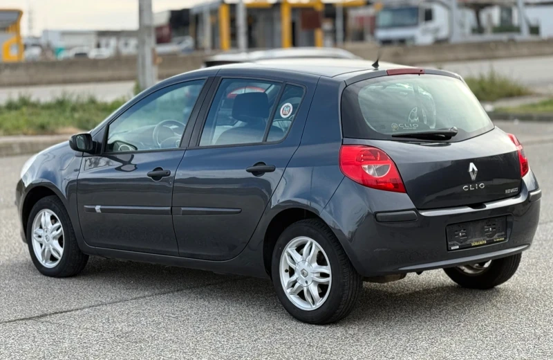 Renault Clio 1.6i * Автоматик* * Климатроник* , снимка 4 - Автомобили и джипове - 48444647