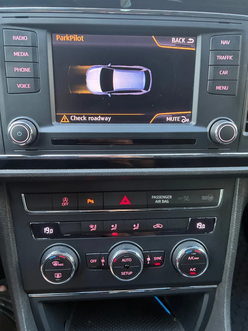 Seat Leon 1.6 TDI 6 скорости, снимка 11 - Автомобили и джипове - 51333594